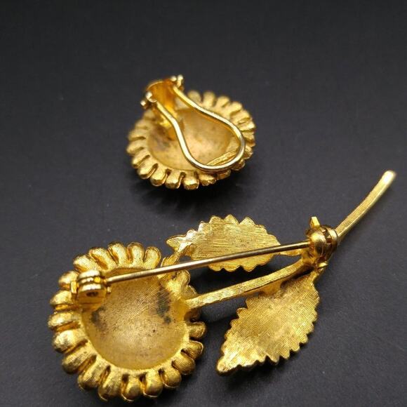 Vintage Gold Plated Textured Flower Brooch, Single Clip Earring, Mid-Century - Picture 8 of 8